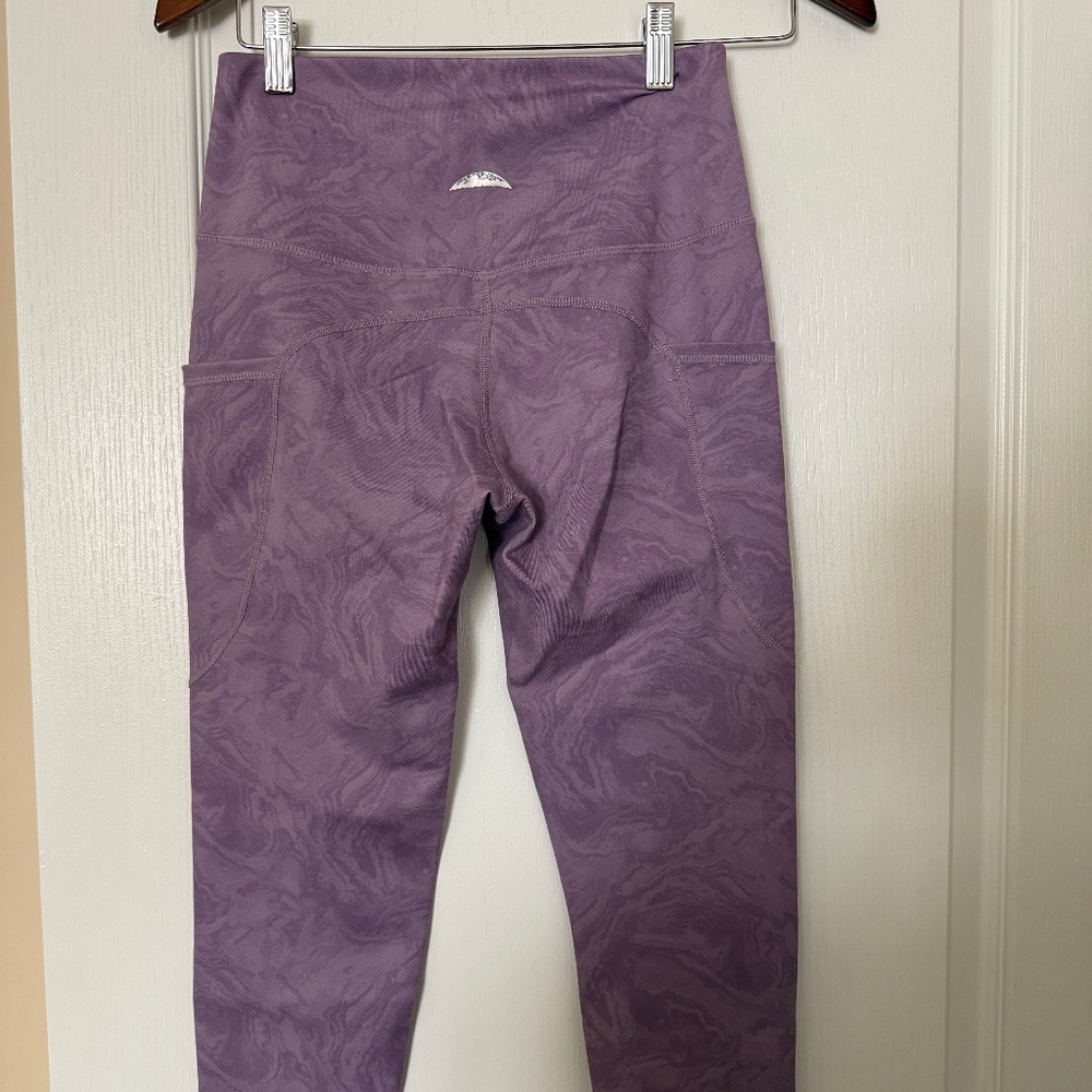 Earth Yoga Sustainable Clothing Purple Leggings (Size M)
